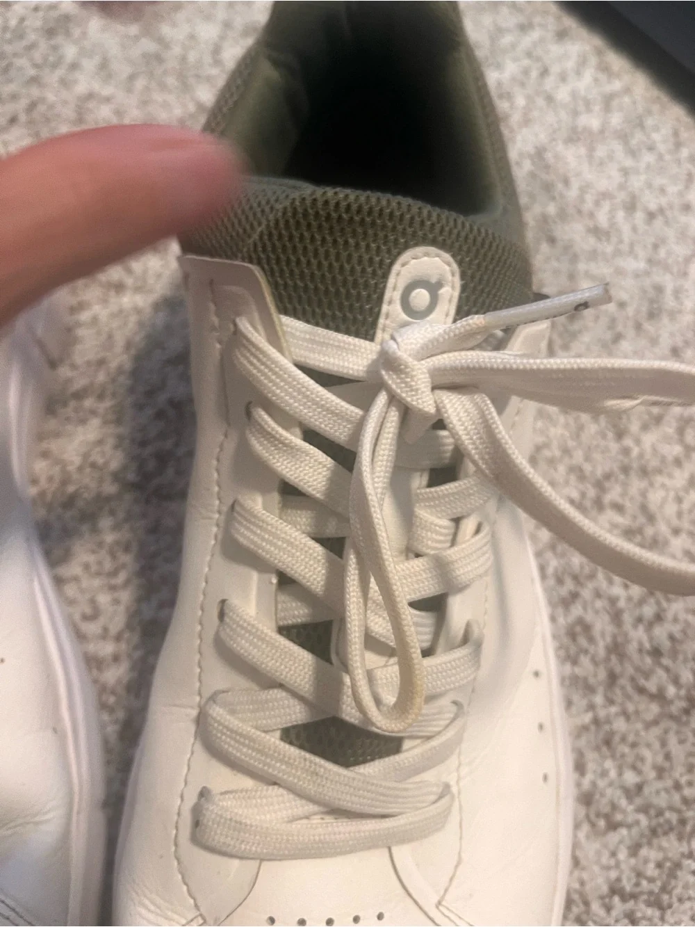 On The Roger Advantage Men’s Size 11 White Olive CloudTec Sneakers
